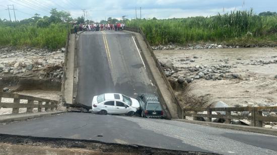 El puente de La Cadena, sector Manuel J. Calle, en La Troncal, provincia del Cañar, colapsó este 21 de abril de 2024. 