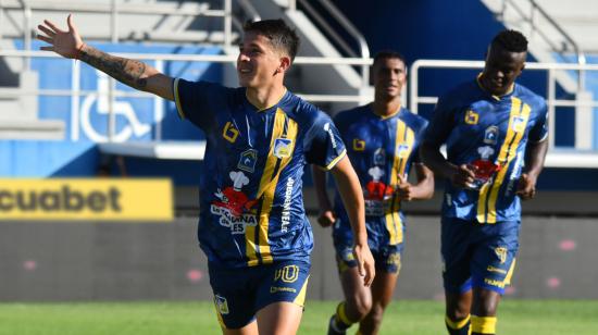 Jugadores de Delfín, durante un partido de la LigaPro, el 17 de marzo de 2024.