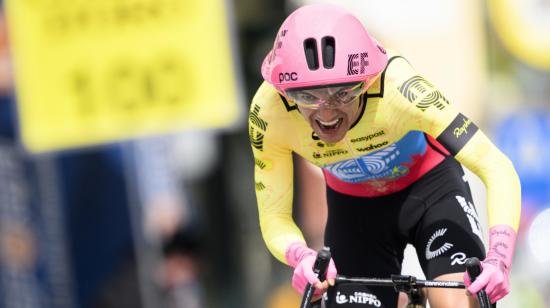 Richard Carapaz, durante su salida en el prólogo del Tour de Romandía, disputado este 23 de abril de 2024.