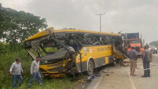 Un bus escolar se accidentó en Naranjal, el 24 de abril de 2024.