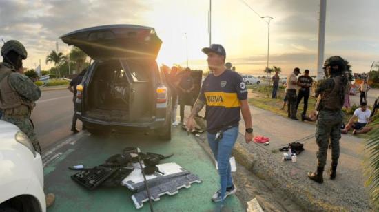 Miembros de Los Choneros fueron capturados en Manta, cuando se movilizaban en carros de alta gama el 24 de abril de 2024.