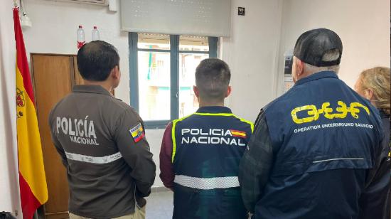 Policías en un allanamiento el 24 de abril de 2024.