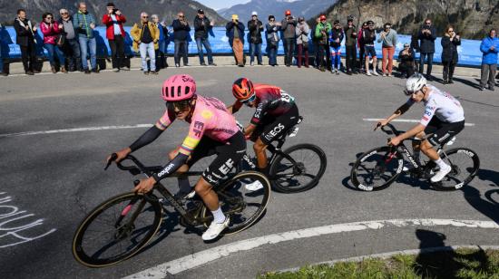 Richard Carapaz durante la Etapa 2 del Tour de Romandía, el jueves 25 de 2024.