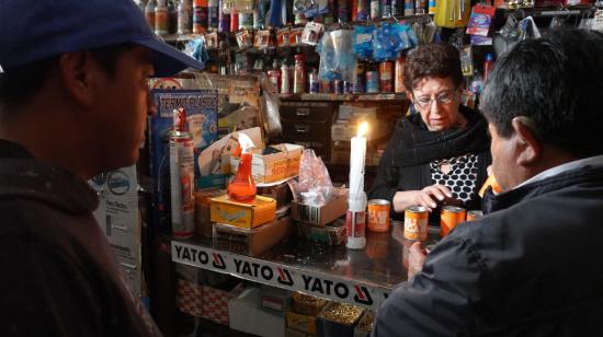 Corte de luz en un negocio del centro de Cuenca, el 24 de abril de 2024.