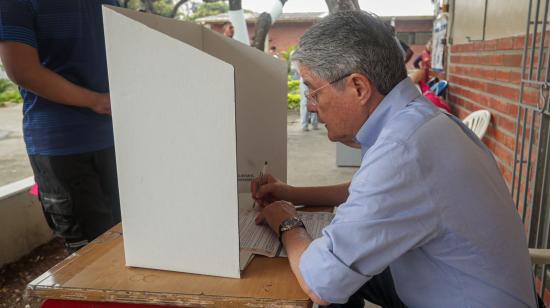 Una de las últimas apariciones del expresidente Guillermo Lasso fue el 21 de abril, en la consulta popular.