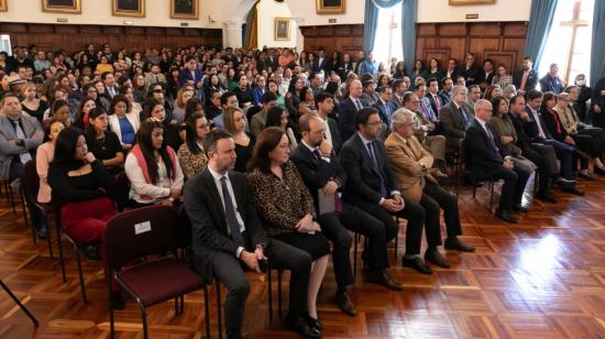 Los funcionarios de la Cancillería en una reunión institucional, el 12 de abril de 2024.