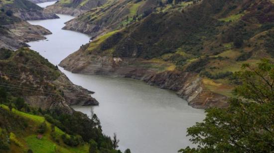 El embalse de Mazar, en el Complejo Hidroeléctrico Paute, a finales de abril de 2024.