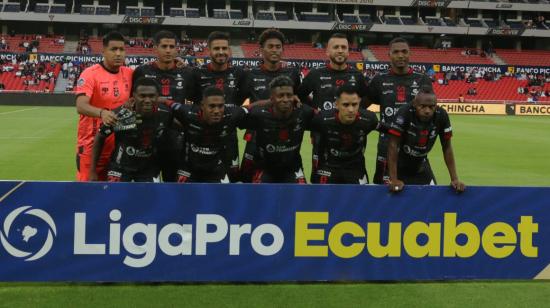 Jugadores de Técnico Universitario en el partido ante Liga de Quito, 27 de abril de 2024.