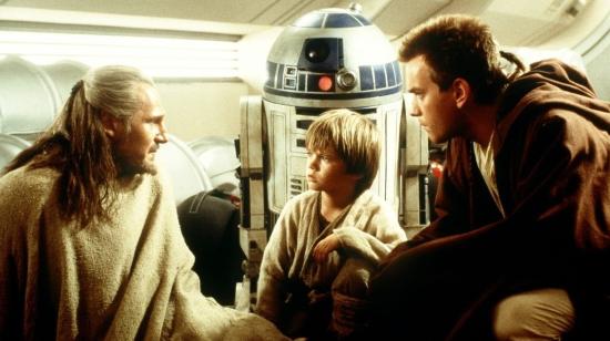 Liam Neeson, Ewan McGregor y Jake Lloyd, en una escena de 'La amenaza fantasma'.