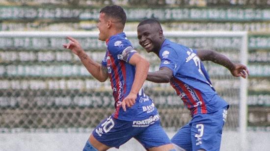 Jugadores de Deportivo Quito celebrando su gol ante SD Rayo, 5 de mayo de 2024.