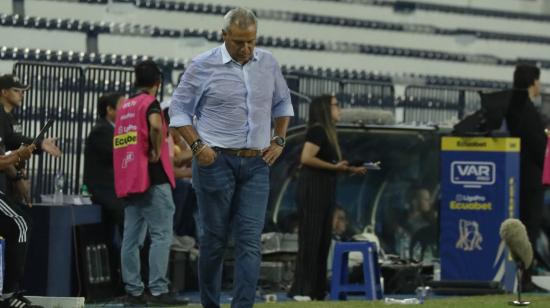 El director técnico de Emelec, Hernán Torres, durante el partido ante Universidad Católica por la Fecha 11 de la LigaPro, el domingo 5 de mayo de 2024.