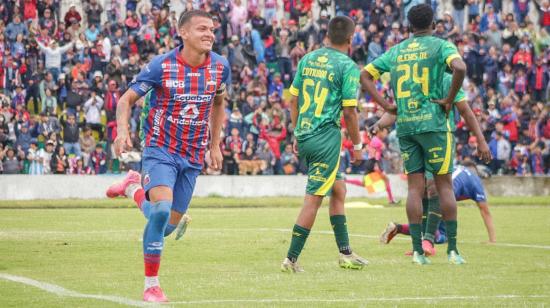 Jacobo Molina celebrando su gol ante SD Rayo, 5 de mayo de 2024.