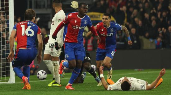 El Crystal Palace celebra uno de sus goles ante el Manchester United, por Premier League, este 6 de mayo de 2024.