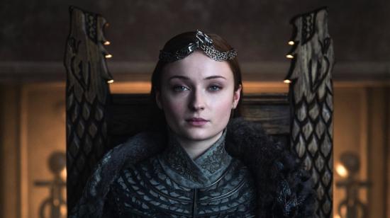 Fotograma cedido por el canal HBO donde aparece Sophie Turner como Sansa Stark, durante una escena del último episodio de la serie "Game of Thrones" del canal HBO.