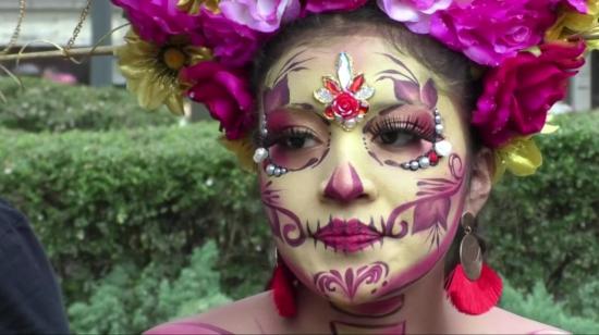 Una participante del desfile de Catrinas en México.