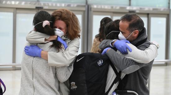 Cientos de españoles llegaron este lunes 23 de marzo a Madrid, en un vuelo humanitario de Iberia. 