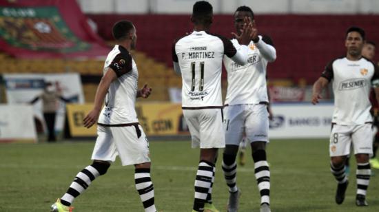 Los jugadores de Barcelona festejan un gol frente a D. Cuenca, el martes 18 de agosto de 2020.