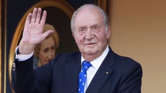 El rey Juan Carlos a su llegada al palco de la plaza de toros de Aranjuez. 