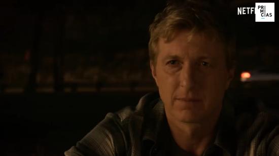 William Zabka interpreta a un Johnny Lawrence de 50 años, que lucha por dejar atrás la sensación de la derrota, en la serie Cobra Kai.