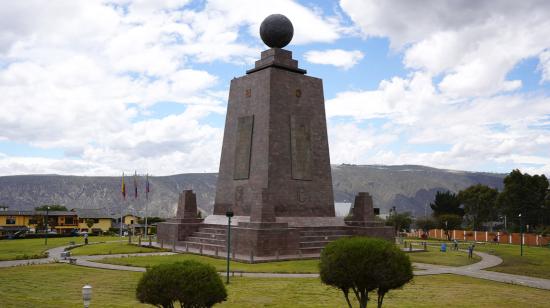 Monumento de la empresa turística Ciudad Mitad del Mundo. 24/09/2020