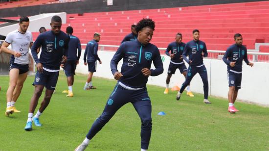 Los seleccionados ecuatorianos entrenan en el estadio Casa Blanca antes de enfrentar a Colombia por la cuarta fecha de Eliminatorias, el domingo 15 de noviembre de 2020.