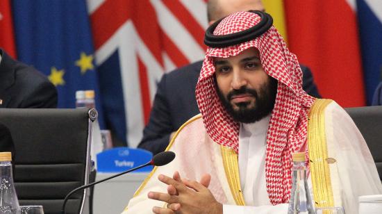 Fotografía de archivo fechada el 30 de noviembre de 2018 que muestra al príncipe heredero de Arabia Saudí, Mohammed bin Salman, mientras participa en la plenaria de la Cumbre del G20, en el centro de convenciones Costa Salguero de Buenos Aires (Argentina).