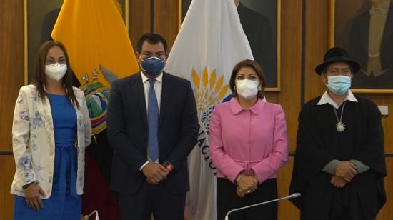 Los 3 asambleístas más votados en las elecciones de febrero de 2021,junto al presidente de la Asamblea Nacional César Litardo. 21/04/2021
Izq. a der. (Pierina Correa, César Litardo, Wilma Andrade, Salvador Quishpe).