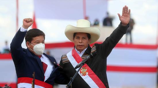 Presidente peruano Pedro Castillo (d) junto al primer ministro de Gobierno Guido Bellido (i). 29/07/2021