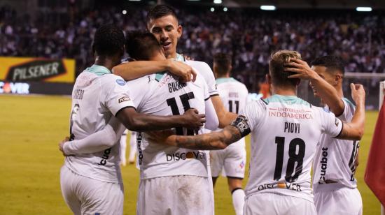 Los jugadores de Liga de Quito festejan el gol de Franklin Guerra, en la victoria ante Barcelona, el 17 de abril de 2022, por la Fecha 8 de la LigaPro. 