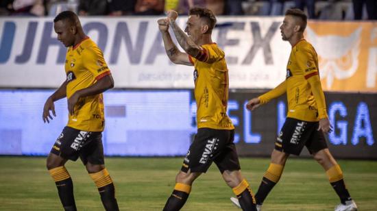 Los jugadores de Barcelona celebran en el partido ante Técnico Universitario por la LigaPro, el 29 de abril de 2023.