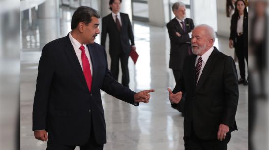 El presidente de Brasil, Lula da Silva, recibe a su homólogo de Venezuela, Nicolás Maduro, el 29 de mayo de 2023, en Brasilia.