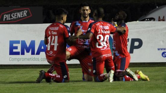 Los jugadores de El Nacional celebran en el partido ante Gualaceo, el 4 de junio de 2023.