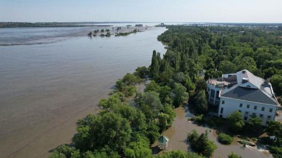 Imagen de las inundaciones provocadas por la destrucción de la presa ucraniana Nova  Kajovka, el martes 6 de junio de 2023.