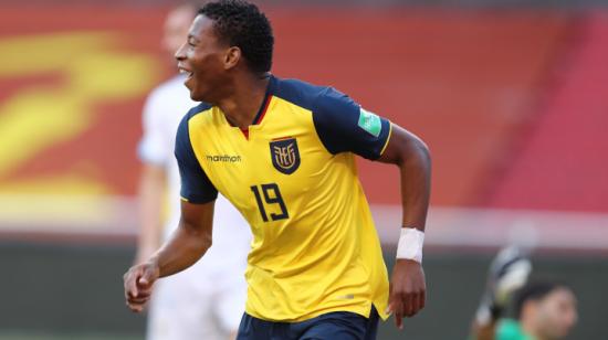 Gonzalo Plata celebra su gol ante Uruguay por Eliminatorias, el martes 13 de octubre de 2020.