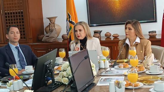 Mónica Heller, presidenta de la Cámara de Comercio de Quito, en una rueda de prensa el 7 de mayo de 2024.