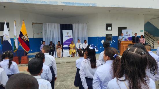 Imagen referencial. Estudiantes de una institución educativa de Esmeraldas, el 6 de mayo de 2024.