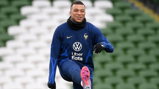 El delantero francés Kylian Mbappé en un entrenamiento de Francia, el 26 de marzo de 2023.