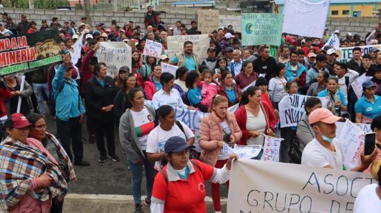 Protesta contra la minería de empresas extranjeras en Sigchos, el 2 de abril de 2023.