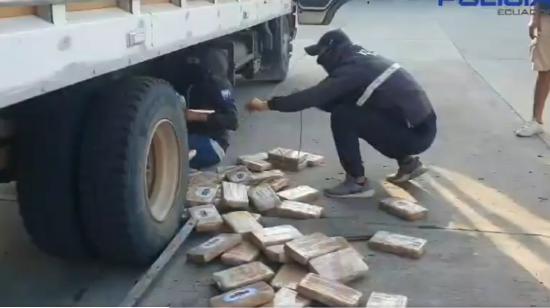 Policía interceptó un camión con cocaína en Manabí.