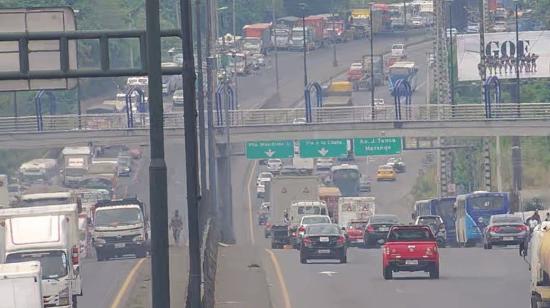 Vista frontal de un tramo de la vía Perimetral en el norte de la ciudad, el 13 de mayo de 2024.