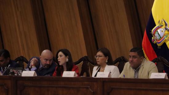 La legisladora correísta Pamela Aguirre estuvo en la comparecencia de la fiscal Salazar en la Asamblea, el 13 de mayo de 2024.