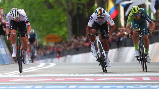 Jhonatan Narváez se lleva la victoria en la Etapa 1 del Giro de Italia, el 4 de mayo de 2024.