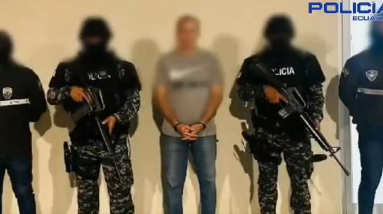 Uno de los detenidos durante el decomiso de una tonelada de cocaína en Machala.