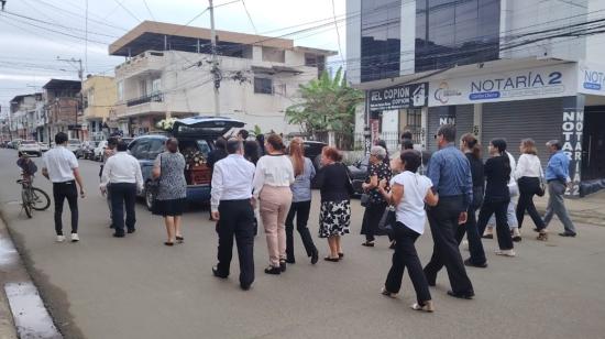 Cortejo fúnebre del 18 de mayo de Claudia Martínez, funcionaria de Portoviejo asesinada.