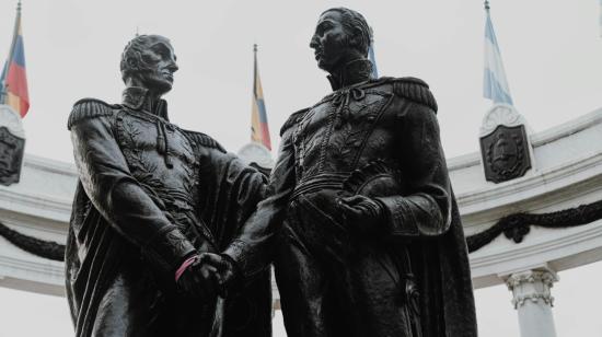 Monumento que evoca la reunión de Simón Bolívar y José de San Martín, en Guayaquil.