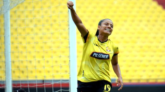 La jugadora de Barcelona, Luisa Espinoza, celebra tras marcar un gol en la Superliga, el 18 de mayo de 2024.