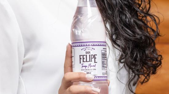 Toronja Mineral es un producto de Agua San Felipe enfocado al público femenino. 