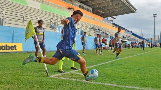 Jugadores de Delfín, durante un partido en el estadio Jocay, el 12 de mayo de 2024.