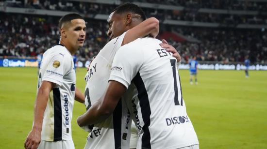 Jugadores de Liga de Quito durante un partido en el estadio Rodrigo Paz Delgado, el 11 de mayo de 2024.