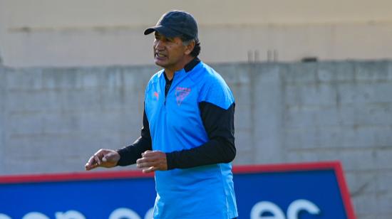 Patricio Hurtado durante su primer entrenamiento como técnico interino de Liga de Quito, este 24 de mayo de 2024.